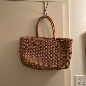 Woven handbag never used